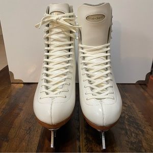 Riedell 320 Ladies White Figure Ice Skates Size 6C